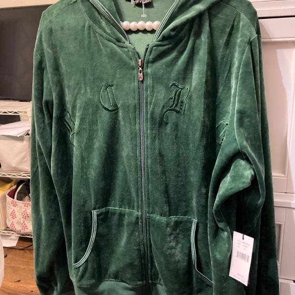 Brand New with tags BCBG 2x green velour hoodie - Picture 2 of 6